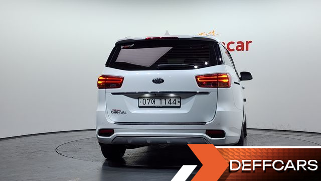 Kia CARNIVAL 9-Seater Noblesse Special купить на сайте DeffCars