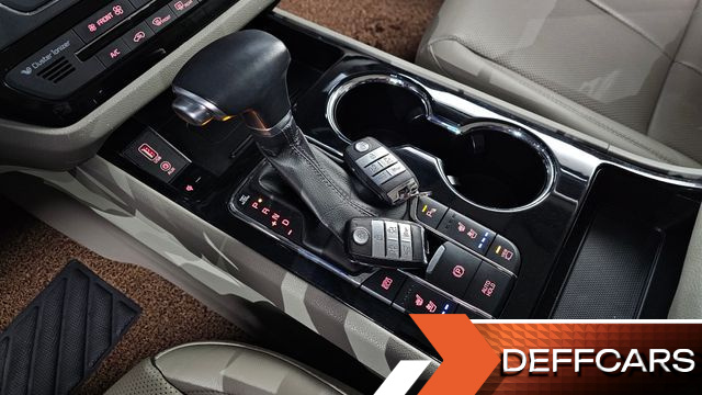 Kia CARNIVAL 9-Seater Noblesse Special купить на сайте DeffCars