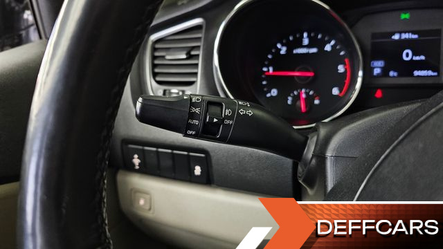 Kia CARNIVAL 9-Seater Luxury купить на сайте DeffCars