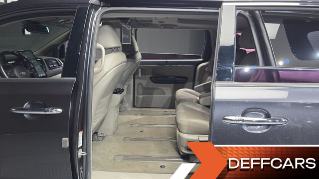 Kia CARNIVAL 7-Seater Limousine VIP купить на сайте DeffCars