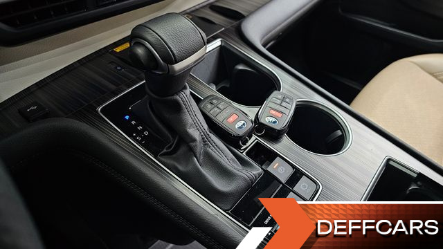 Toyota SIENNA 2.5 Hybrid AWD купить на сайте DeffCars