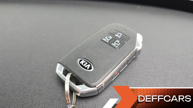Kia CARNIVAL Gasoline 7-Seater Signature купить на сайте DeffCars