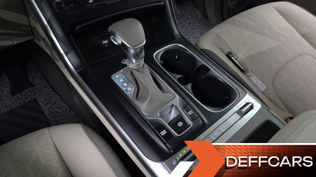 Kia CARNIVAL Gasoline 11-Seater Prestige купить на сайте DeffCars