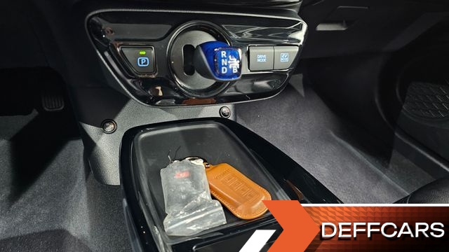 Toyota PRIUS 1.8 купить на сайте DeffCars