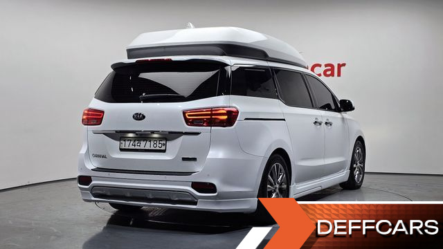 Kia CARNIVAL 9-Seater Hi-Limousine Noblesse Special купить на сайте DeffCars