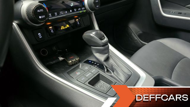 Toyota RAV4 2.5 2WD Hybrid XLE купить на сайте DeffCars