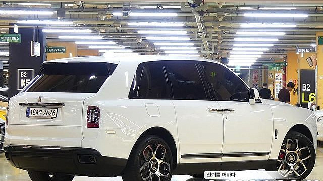 Rolls-Royce CULLINAN 6.7 V12 Black Badge купить на сайте DeffCars
