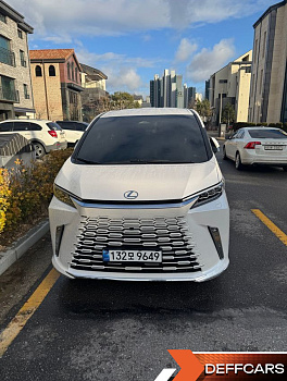 Lexus LM 500h Executive купить по цене 13 617 868.09 ₽  на сайте DeffCars