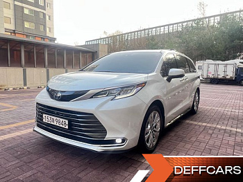 Toyota SIENNA 2.5 Hybrid 2WD купить по цене 5 434 356 ₽  на сайте DeffCars