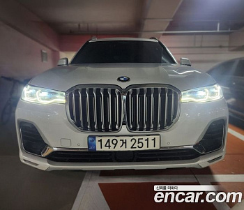 BMW X7 xDrive 40i Design Pure Excellence 7-Seater купить по цене 6 840 722.47 ₽  на сайте DeffCars