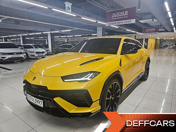 Lamborghini URUS 4.0 V8 S Lamborghini URUS 4.0 V8 S купить по цене 35 348 385 ₽  на сайте DeffCars