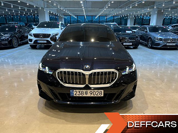 BMW 5-SERIES 530i xDrive M Sport купить по цене 9 786 351.49 ₽  на сайте DeffCars